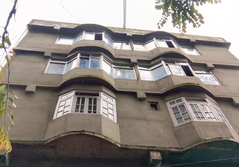 Crown Imperial Holiday Inn By StayApart