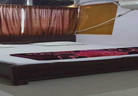 Hotel O RR Guest House