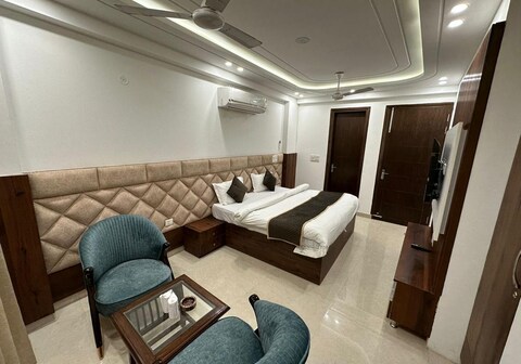 The Royal Oakes 3BHK Luxurious Apartment