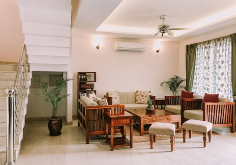 The Mahal Apartment | Rooms & Caretaker