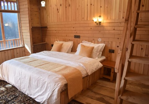 Apple Land Jibhi Gadagusain