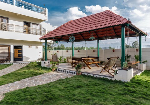 Tropicana Twins by StayJade|Jacuzzi|BBQ|Bonfire