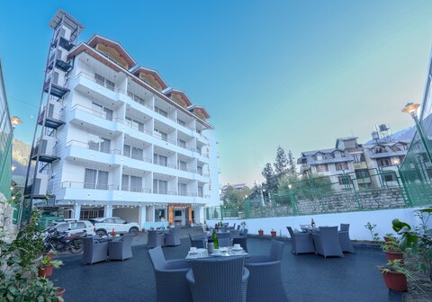 Hotel Skyline, Manali - Walking to Mall Road, Centrally Heated