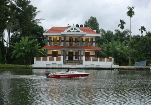 Meenakshi River Villa | Rooms & Wi-Fi