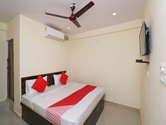 OYO 28065 Anmol Plaza, Varanasi OYO 28065 Anmol Plaza, Varanasi