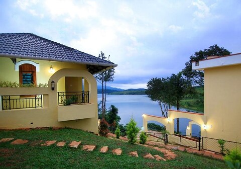 Vista Del Lago Resort