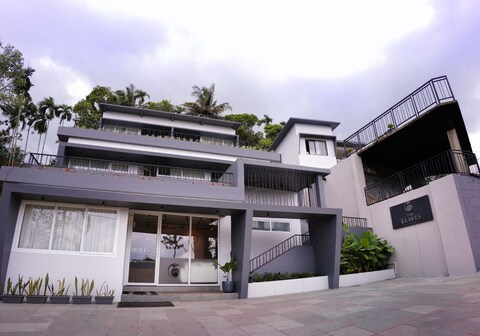 The Leaves | Swimming Pool & Tea-valley Rooms