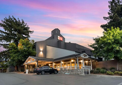 Best Western Plus Inn At The Vines