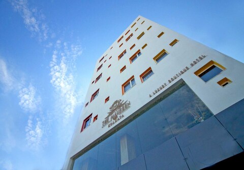 THE MAUREEN KOLKATA
