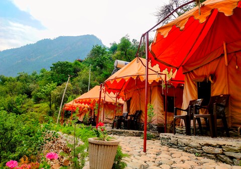 Bros Camps & Cafe, Tirthan