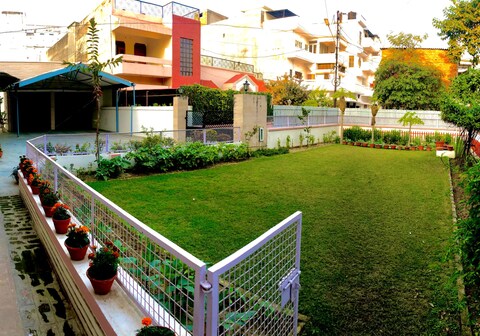 6 Bedroom Furnished Bungalow