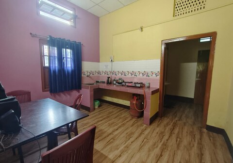 Maple Leaf Chowkidingee