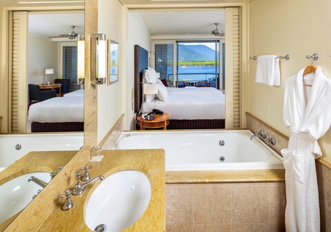 Pullman Reef Hotel Casino