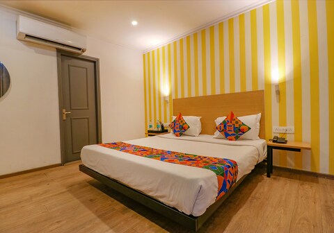 Via Chattarpur Enclave