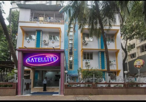 Hotel Satellite