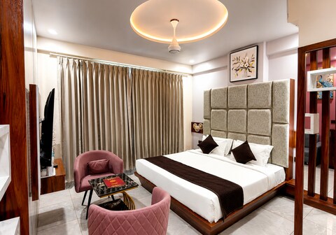 Hotel Mohan Palace (5 Min walk from Khatu Shyam Ji Temple)