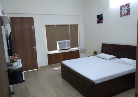 New India Homestay near Ganga Ram Hospital