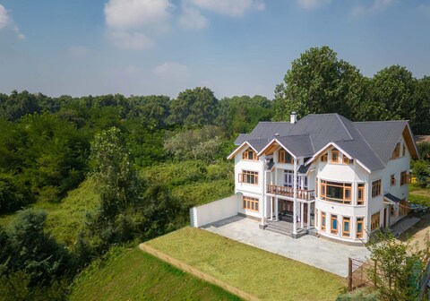 Buhayra Lakefront by VEO - Part of StayVista