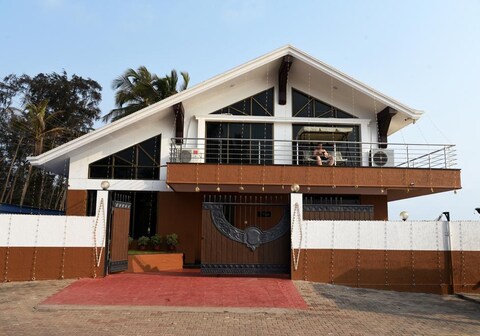 Alvins Beach Villa Premium 4 Bedrooms