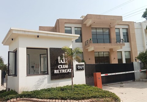 TDI club Retreat sector 110