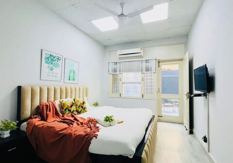 Olive Superior One Bedroom Apartment