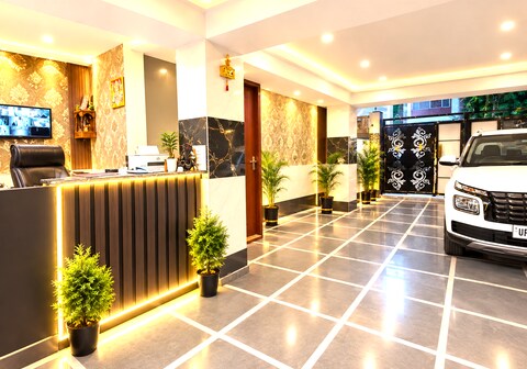Hotel University || Near ISBT Kashmiri Gate