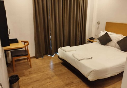 Super Townhouse HOTEL SPR ROAD