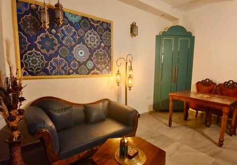 Moroccan Haven - Design Stay in Gurgaon with jacuzzi