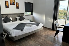Sunny Executive, Satara Sunny Executive, Satara