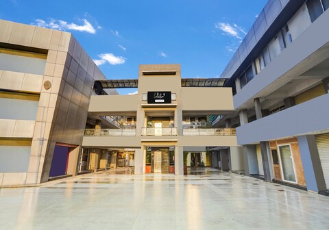 Super Collection O Sabarmati River Gandhinagar Formerly Hotel Royal Park