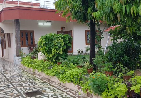 Narayan Niwas