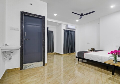 Townhouse De Alphabet Hotel