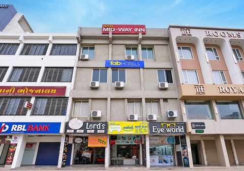FabHotel Mid Way