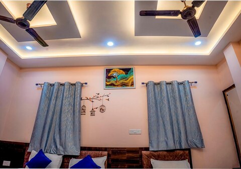 Shiv Darshan P. guest house...