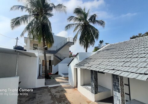 PR Cottage and Rooms