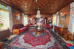 Houseboat Sheikh Palace, Srinagar Houseboat Sheikh Palace, Srinagar