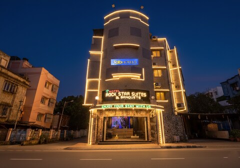 FabHotel Prime Rockstar Suites - Nr. Park Circus 7 Point