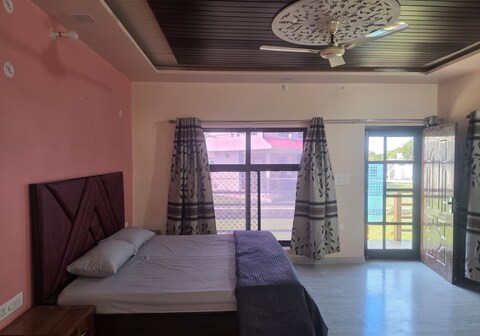 Corbett Foothills Retreat