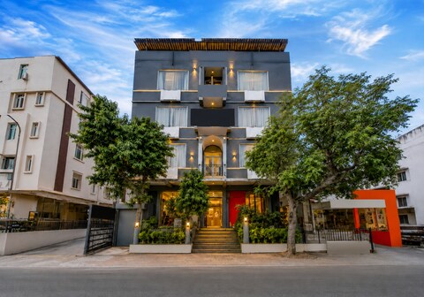 Hotel Jaiman 50 M from Gandhi Nagar Railway Station