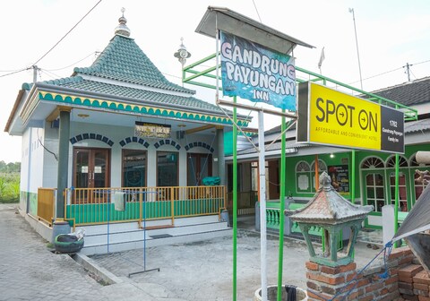 Hotel O Gandrung Payungan Family InnNearStasiun Banyuwangi Kota