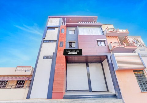 Super Townhouse LIG Main Road Indore