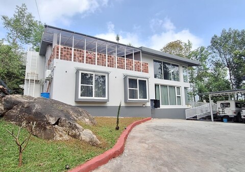 yERI - Modern Heritage Villa & Brew
