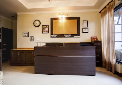 The Horizon Villa-North | Rooms & Caretaker