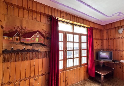 Sarswati Home Stay | Bed & Breakfast