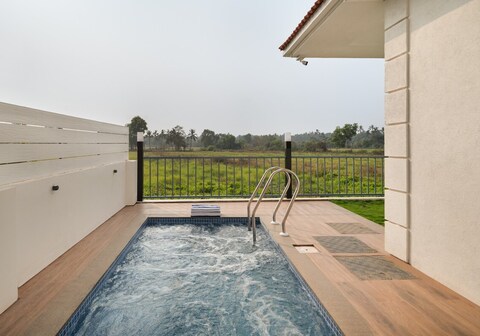 Luxury 3bhk villa Pool 10 min to beach