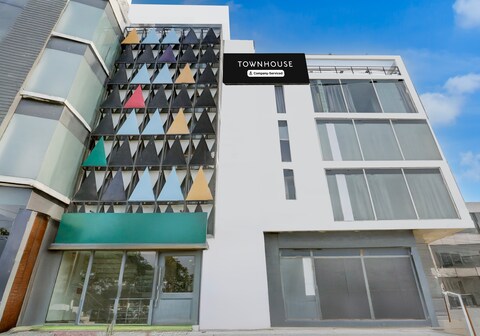 Super Townhouse Sector 64 Near WorldMark Gurugram Formerly Vero