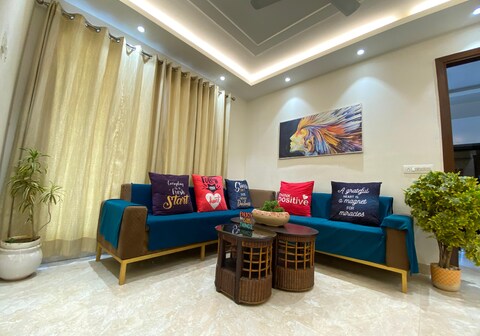 Instay 779|Luxe 3BHK Apt Near Medanta