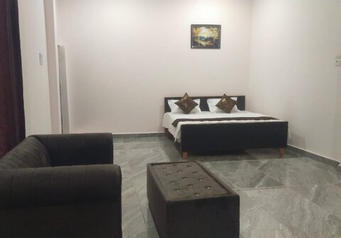 Moonlight banquet & hotels