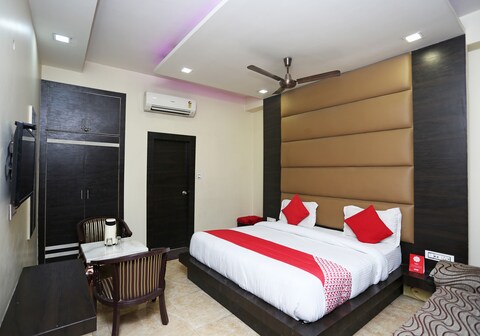 Hotel O Samrat