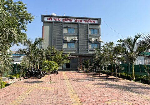 SHRI NATH HOTEL AND LODGING